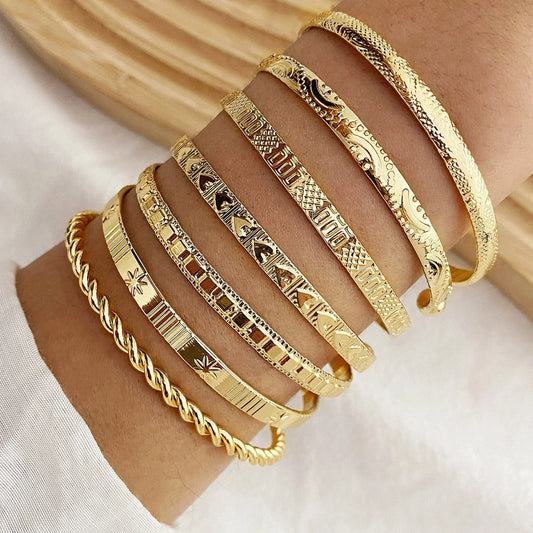 7-Piece Punk Gold Bracelet Set for Women – Goth Heart Charm Open Bangle Stackable Jewelry Gift